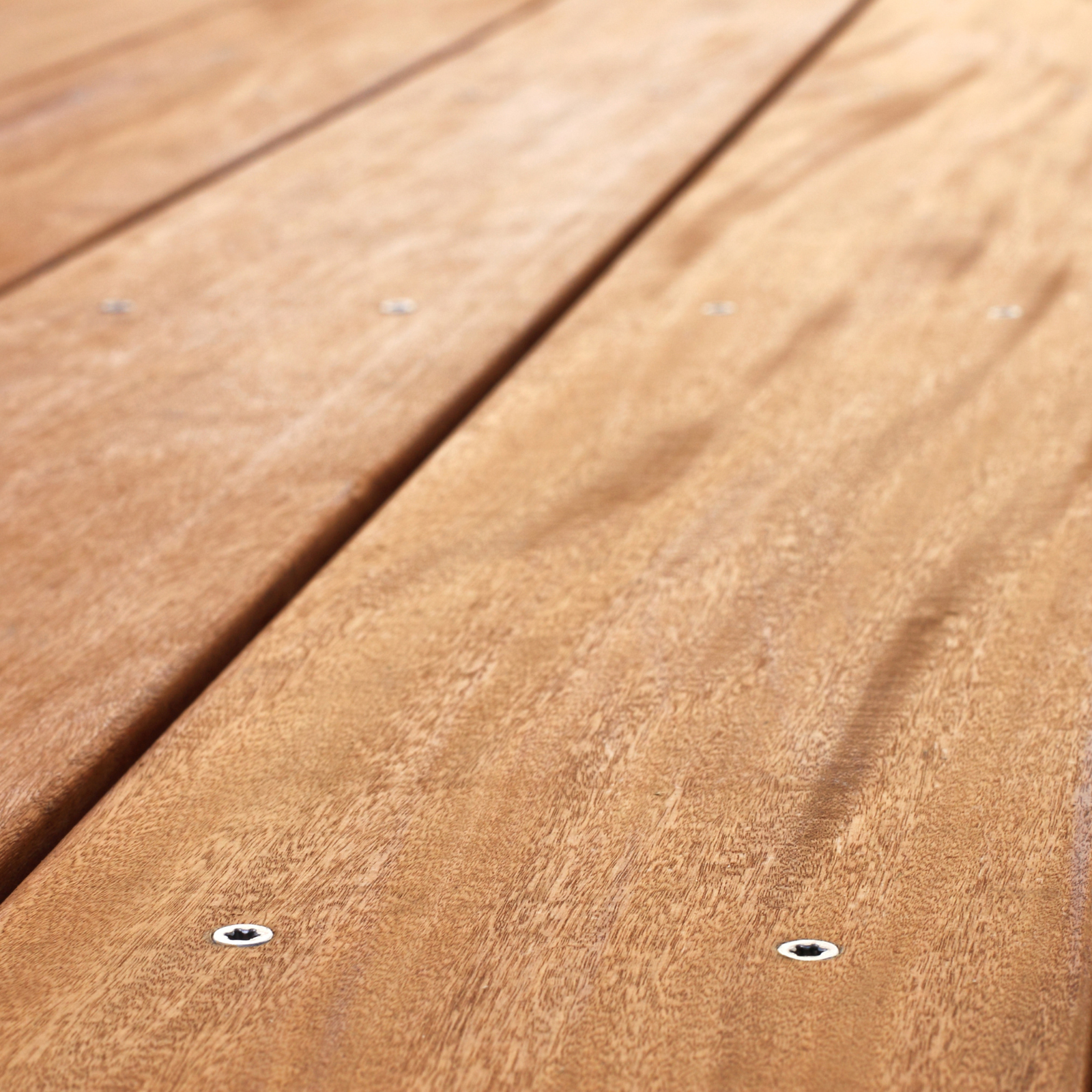 Advantages of using stainless steel deck screws compared to coated