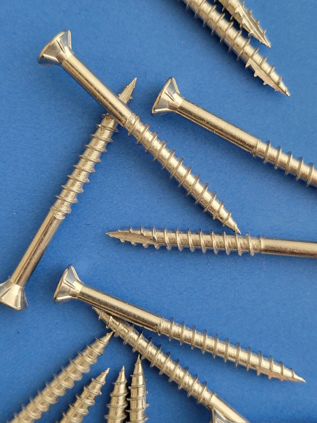 Medium thread pattern reduces drive torque